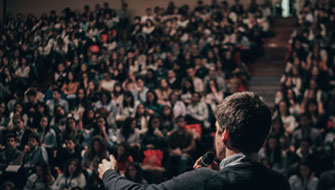 蘭州立正企業(yè)管理咨詢(xún)有限公司創(chuàng)辦于2007年，定位于提供各類(lèi)企業(yè)所需的咨詢(xún)和培訓(xùn)服務(wù)。

給予客戶(hù)高質(zhì)量的服務(wù)于高價(jià)值的回報(bào)，將自身打造成為“鷹的個(gè)人，雁的團(tuán)隊(duì)”的專(zhuān)業(yè)培訓(xùn)機(jī)構(gòu)。

公司基于對(duì)本土企業(yè)的深刻理解，以服務(wù)企業(yè)為宗旨，以專(zhuān)注、專(zhuān)業(yè)為向?qū)?，向企業(yè)提供具有針對(duì)性的培訓(xùn)。