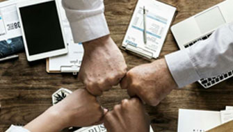 蘭州立正企業(yè)管理咨詢(xún)有限公司創(chuàng)辦于2007年，定位于提供各類(lèi)企業(yè)所需的咨詢(xún)和培訓(xùn)服務(wù)。

給予客戶(hù)高質(zhì)量的服務(wù)于高價(jià)值的回報(bào)，將自身打造成為“鷹的個(gè)人，雁的團(tuán)隊(duì)”的專(zhuān)業(yè)培訓(xùn)機(jī)構(gòu)。

公司基于對(duì)本土企業(yè)的深刻理解，以服務(wù)企業(yè)為宗旨，以專(zhuān)注、專(zhuān)業(yè)為向?qū)В蚱髽I(yè)提供具有針對(duì)性的培訓(xùn)。