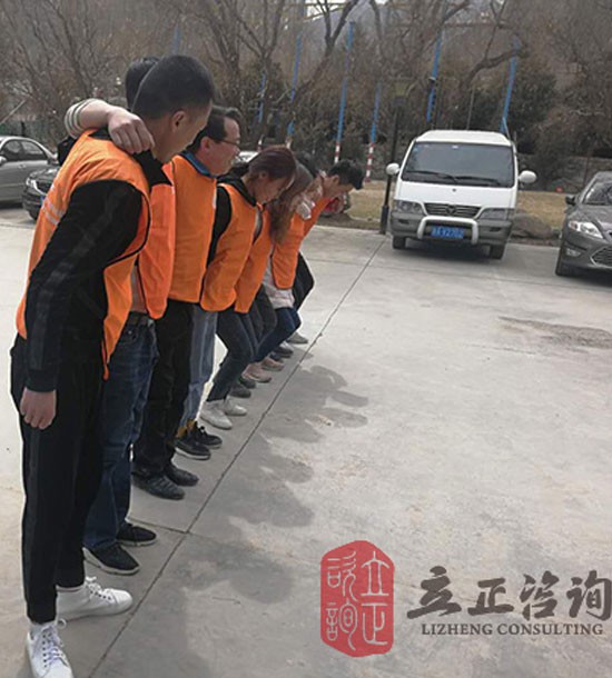 培訓(xùn)快訊培訓(xùn)時間：3月21日培訓(xùn)地點(diǎn):城建培訓(xùn)中心培訓(xùn)單位:蘭州**文化傳媒公司培訓(xùn)課程:拓展培訓(xùn)人數(shù)：19人