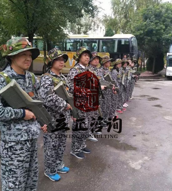 培訓(xùn)快訊培訓(xùn)時(shí)間：10月22日培訓(xùn)單位：甘肅建科培訓(xùn)課程：CS真人對抗賽培訓(xùn)人數(shù)：21人培訓(xùn)老師：天狼