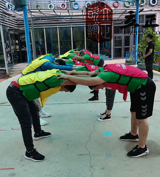 培訓(xùn)快訊培訓(xùn)時(shí)間：8月6—7日培訓(xùn)地點(diǎn):城建培訓(xùn)中心培訓(xùn)單位:某食品公司培訓(xùn)課程:拓展