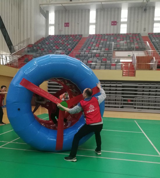 培訓(xùn)快訊培訓(xùn)時(shí)間：4月29日培訓(xùn)地點(diǎn):蘭大體育館培訓(xùn)單位:甘肅**局培訓(xùn)課程:趣味運(yùn)動會培訓(xùn)人數(shù)：120人