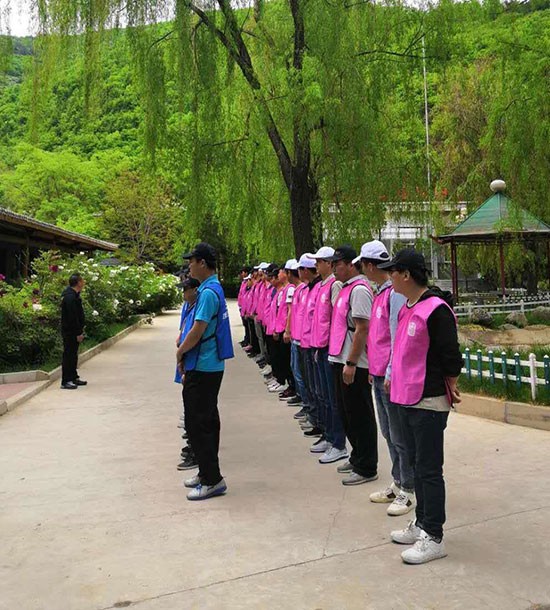 培訓(xùn)快訊培訓(xùn)時間：5月22-24日培訓(xùn)地點(diǎn):榆中興隆山培訓(xùn)單位:**乳業(yè)公司培訓(xùn)課程:拓展培訓(xùn)人數(shù)：130人